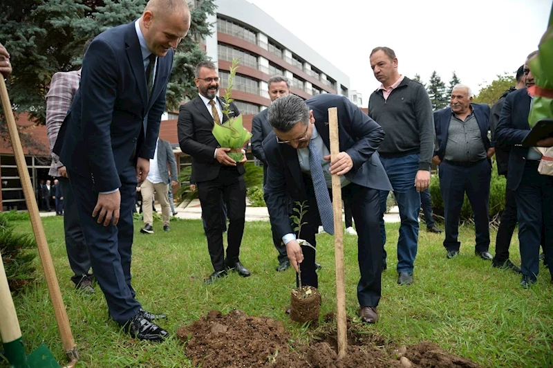 BAŞKAN GENÇ: YOMRA ELMASI TRABZON’UN TARIMSAL DEĞERİDİR