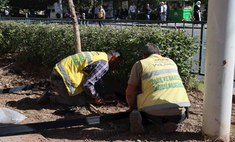 Büyükşehir’den Refüjlerde Peyzaj Düzenlemesi