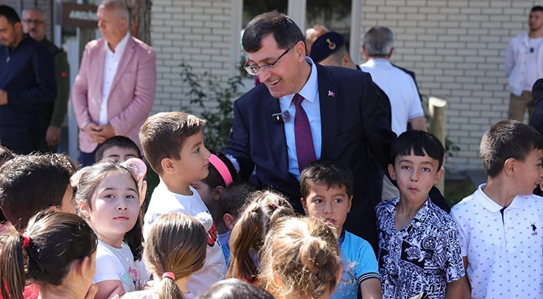 BELEDİYE BAŞKANIMIZ KAHVECİ, CAN DOSTLARIMIZI KORUMAK İÇİN ÖĞRENCİLERLE EL ELE VERDİ