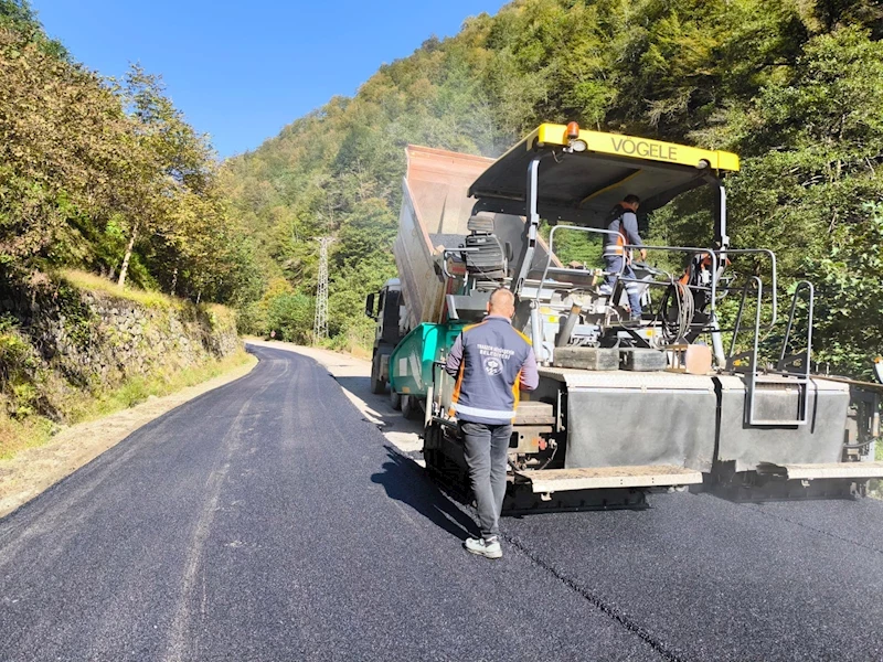 BÜYÜKŞEHİR GÜVENLİ VE KONFORLU YOLLARA KAVUŞTURUYOR