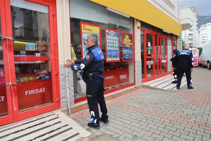 ALANYA’DA TARİHİ GEÇMİŞ BEBEK MAMASI VE EKMEK SATAN ZİNCİR MARKET MÜHÜRLENDİ