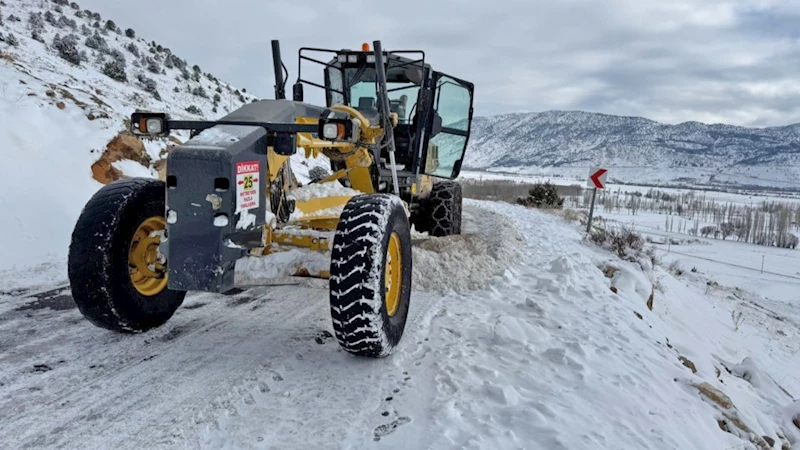 Büyükşehir, Kar Yağışı Sonrası 203 Mahalle Yolunu Ulaşıma Açtı