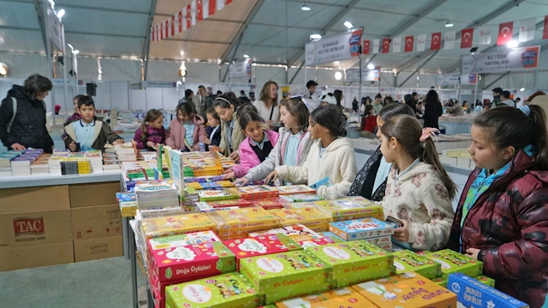 Kitap Fuarı, Altıncı Gününde de Ziyaretçi Akınına Uğradı