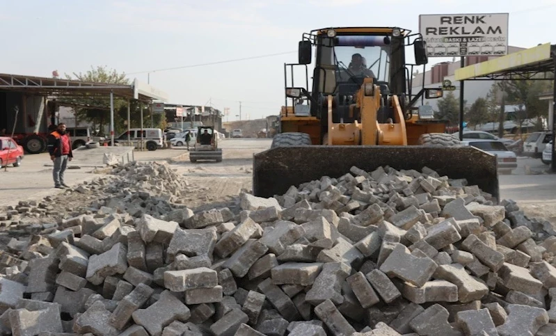 Birecik’te Yollar Büyükşehir Belediyesi İle Yenileniyor