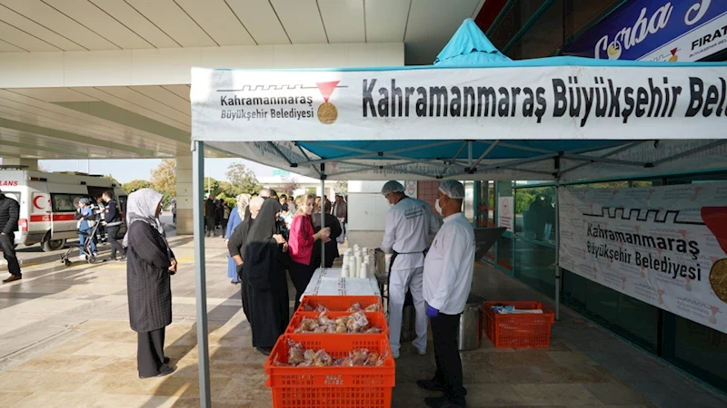 Büyükşehir’in Sıcak Çorba İkramı Gönülleri Isıtıyor