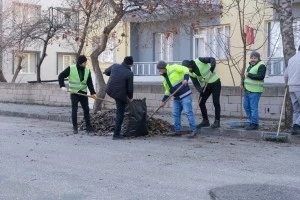 Şehir genelinde kapsamlı temizlik çalışmaları devam ediyor.