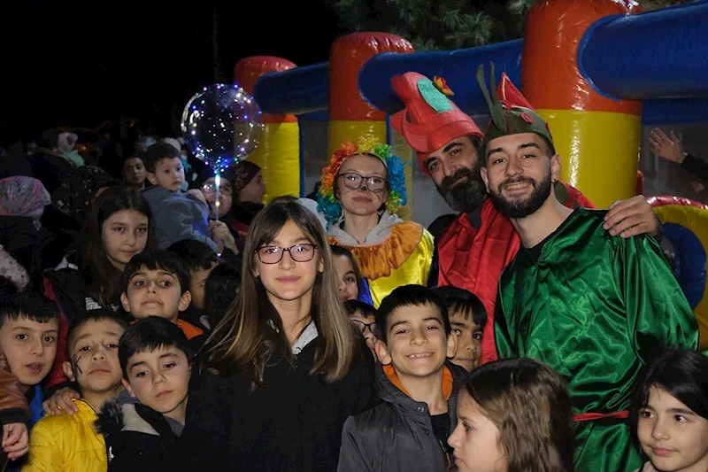 Aydınlıkevler ve Fevzi Çakmak Mahallesi Sakinlerinden Ramazan Tiyatrosuna Büyük İlgi