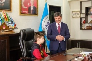 23 Nisan’da, Öğrencilerden Belediye Başkanımız Sayın Bekir Aksun’a ziyaret