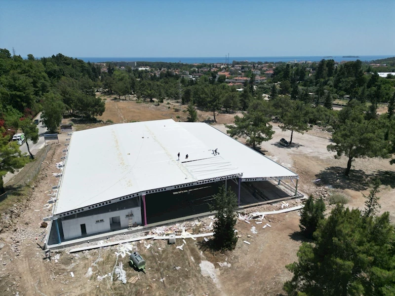 Tekirova kapalı pazar yerinde çalışmalar sürüyor