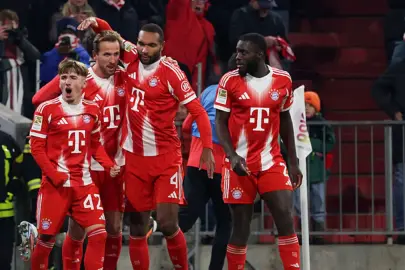 Bayern Münih, 2-0 geriye düştüğü maçta farka gitti