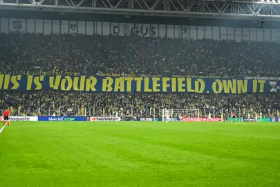 Fenerbahçe taraftarından Galatasaray derbisi için pankart!