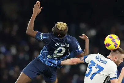 Osimhen, Skriniar ile yaşadığı pozisyonu anlattı! “Mecburen ameliyat oldum”