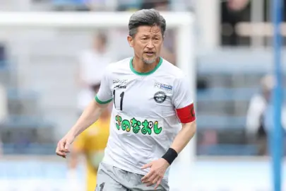 58 yaşındaki Japon futbolcu Miura'dan yeni sözleşme