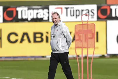 Beşiktaş, Trabzonspor deplasmanında! Eksikler dikkat çekti