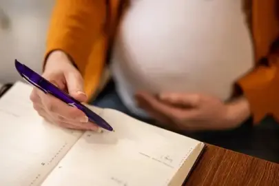 Doğum izni ve sosyal medyaya yaş sınırı Meclis'e geliyor! AK Parti kaynakları düzenleme için tarih verdi