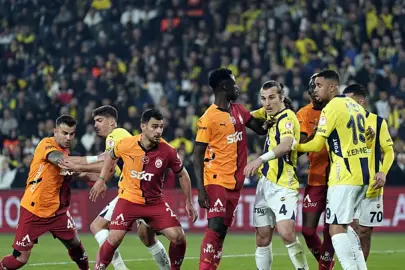 FENERBAHÇE GALATASARAY CANLI | Süper Lig'de dev derbi: Fenerbahçe, Galatasaray maçının 11'leri belli oldu...