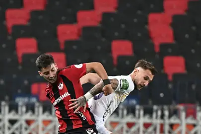 Gaziantep FK'de futbolcu Tayyip Talha Sanuç ameliyat edildi