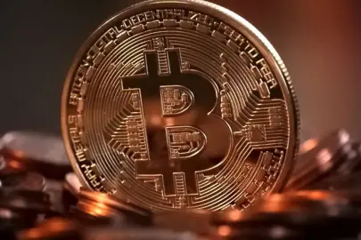 Kripto paralarda yıl sonu rallisi mi? Bitcoin ani yükselişe geçti
