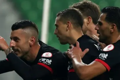 ÖZET | Gençlerbirliği 70’ten sonra farka koştu! Kupada turladı…