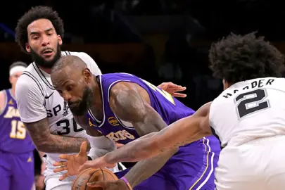 Spurs ve Thunder NBA Kupası'nda yarı finale yükseldi