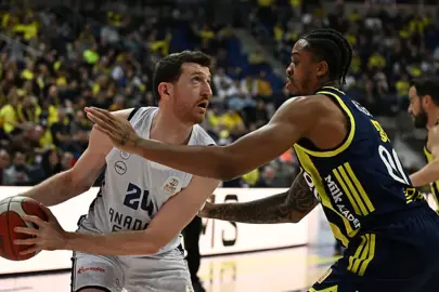 Uzatmalara giden maçta Fenerbahçe Beko, Anadolu Efes'i mağlup etti