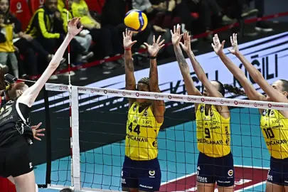 VakıfBank, Fenerbahçe’yi yendi ve ligde tek namağlup takım oldu
