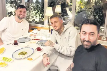 Noa Lang’ın canı kebap çekti