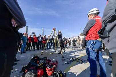 Afetlerde mahsur kalan hayvanlar unutulmayacak... Uygulamalı eğitim İzmir'de yapıldı