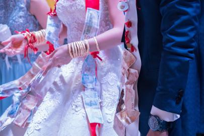 Akrabanın altın intikamı: Düğünde çeyrek altın gelmeyince icra başlattı, kendi taktığı altını geri aldı