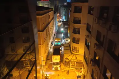 Alsancak’ta altyapısı tamamlanan sokaklar asfaltlanıyor