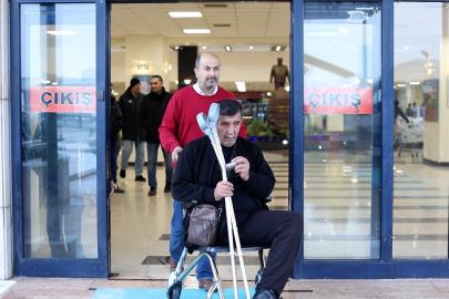 Ameliyat sırasında depreme yakalandılar, hastaneyi terk etmeyip hastayı korudular