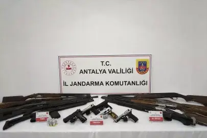 Antalya'da ruhsatsız silah operasyonunda 15 silah ele geçirildi