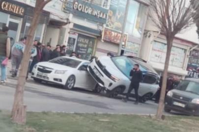 Araç kadın öğretmene çarptı: Dehşet anları kamerada
