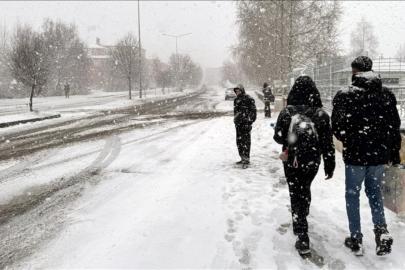 Ardahan'da kar yağışı nedeniyle eğitime ara verildi