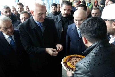 Bakan Ersoy, Malatya’da Sabancı Kültür Merkezi’nde incelemelerde bulundu