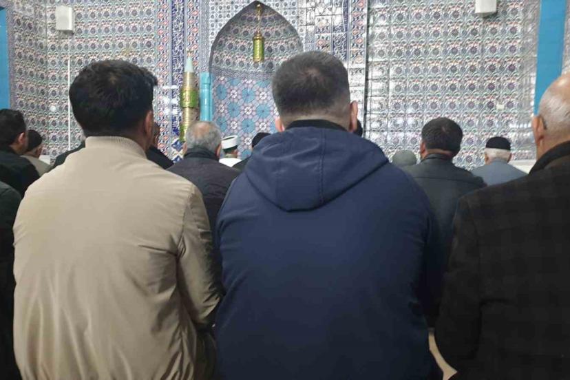 Başkale’de ilk teravih namazı kılındı