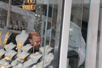 Batman'da kuyumcuya silahlı gasp: 2 kiloya yakın altın çalındı
