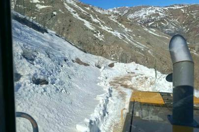 Bingöl’de kar ve heyelandan dolayı kapanan köy yolları açılıyor