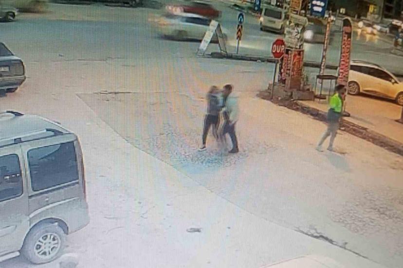 Birlikte yaşadığı kadını silahla tehdit eden şahıs gözaltına alındı