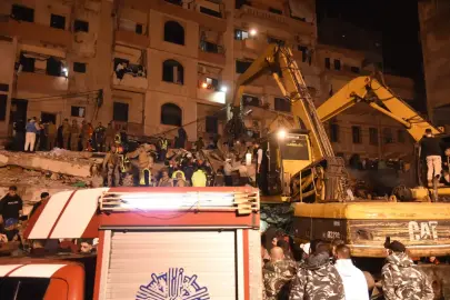 Bitişik 2 bina bir anda yıkıldı, 13 kişi feci şekilde can verdi