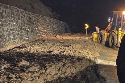 Bolu'da yol heyelan nedeniyle ulaşıma kapandı