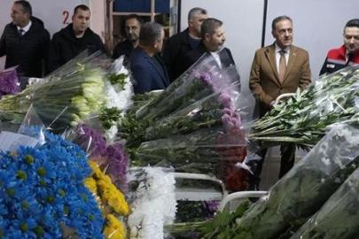 Çiçek mezatında Sevgililer Günü yoğunluğu