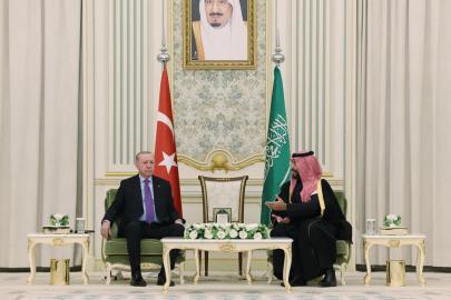 Cumhurbaşkanı Erdoğan Suudi Arabistan'da! Veliaht Prens Selman ile görüştü