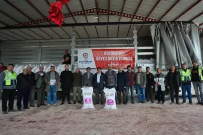 Denizli Büyükşehir’den üreticiye gübre desteği başladı