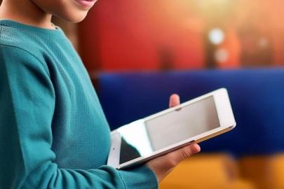 Doğum izni ile çocuklara yönelik sosyal medya düzenlemesinde sona gelindi