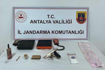 Döşemealtı'nda uyuşturucu operasyonu