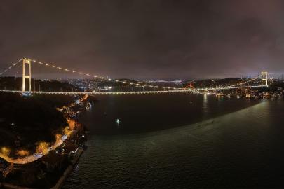 Fatih Sultan Mehmet Köprüsü sarıya büründü