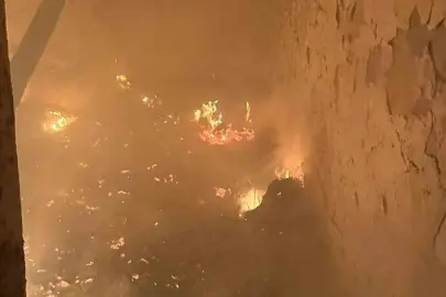 Gece yarısı yangın: 3 ev kullanılamaz hale geldi