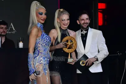 Geceye Nevide Çiçek damgası! Number One TV sunucusu ödülle taçlandı