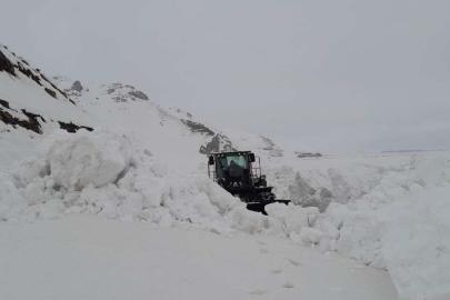 Hakkari’de 79 yerleşim yerinin yolu ulaşıma kapandı
